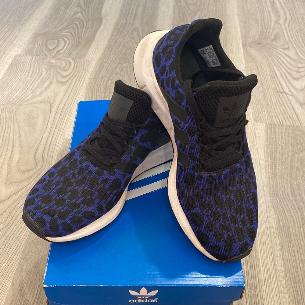 Adidas womens Swift Run size 8